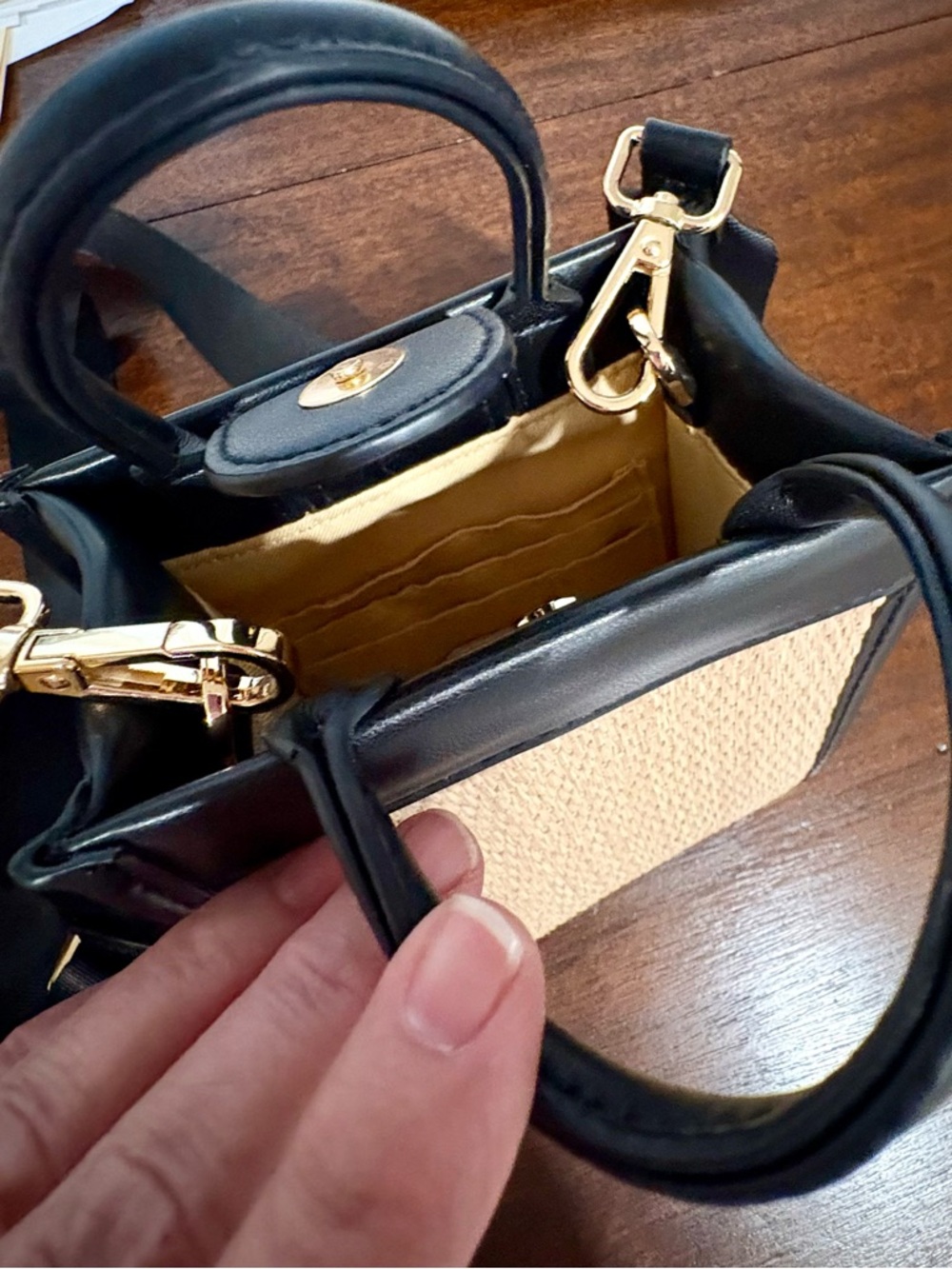 Crossbody purse / black and woven - Picture 2 of 2
